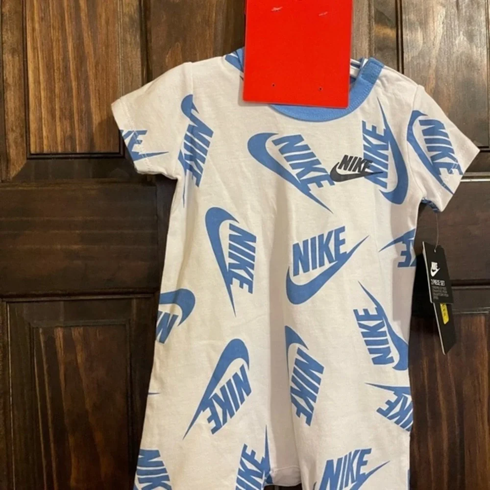 Nike baby unisex shortsleeved shorttall size 0-6 month - Picture 5 of 6